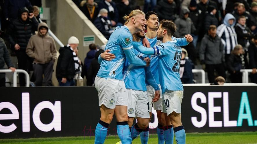 联赛杯半决赛首回合:纽卡0比2曼城 联赛杯半决赛首回合:纽卡0比2曼城